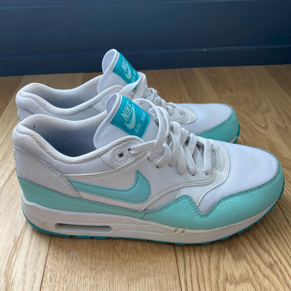 White & Teal Nike Air Max Sneaker Size 9